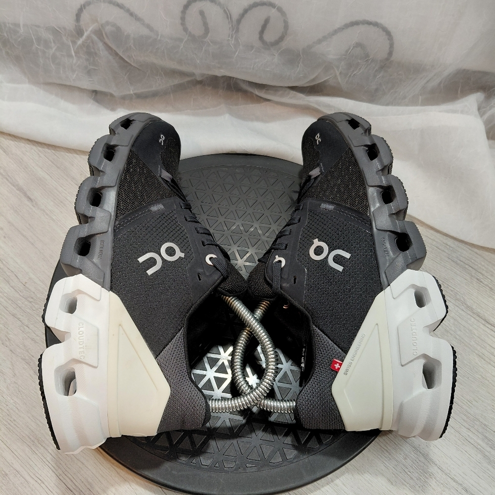 NEW On Running Womens Cloud Flyer 4 Black White & Gray Running Shoes SIZE 7 - Picture 8 of 11
